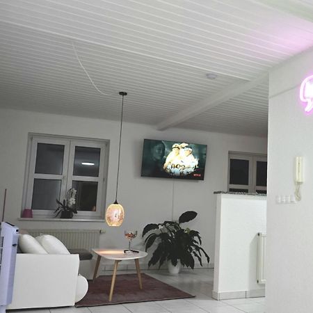 Happy Homes Pink - Up To 5 - Kueche - W-Lan - Netflix - Honig - Badewanne Nidda Bagian luar foto