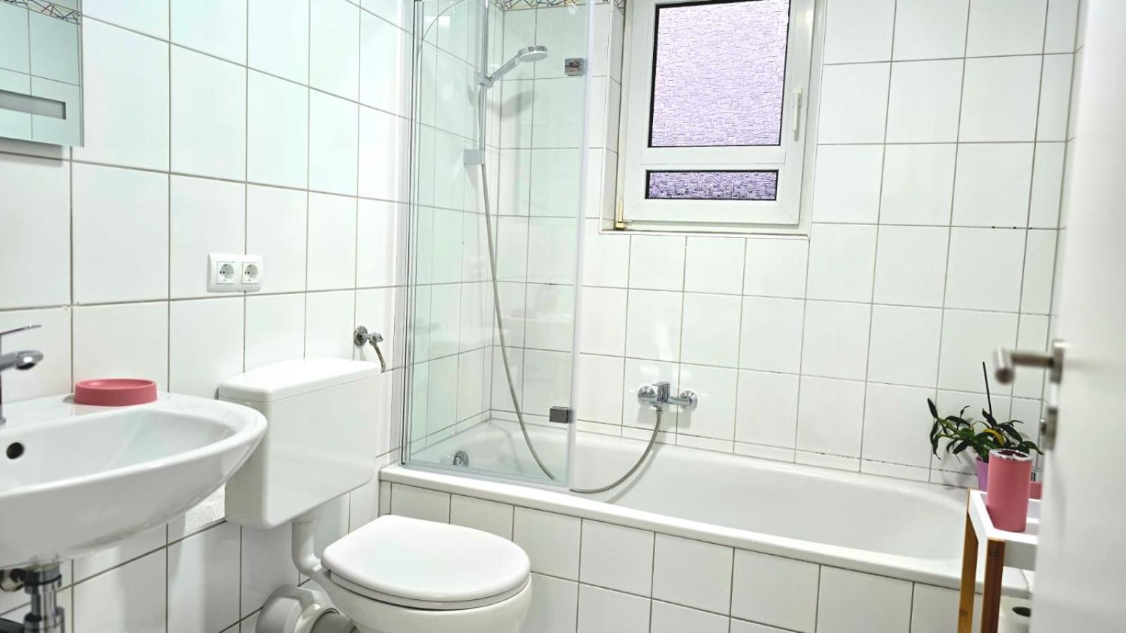 Happy Homes Pink - Up To 5 - Kueche - W-Lan - Netflix - Honig - Badewanne Nidda Bagian luar foto