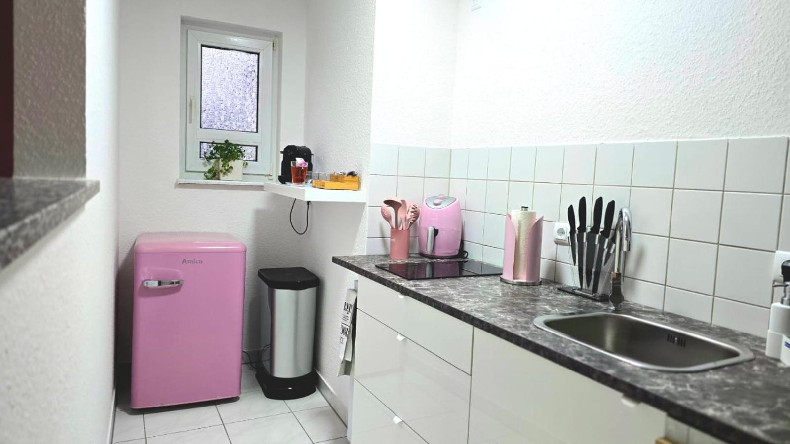 Happy Homes Pink - Up To 5 - Kueche - W-Lan - Netflix - Honig - Badewanne Nidda Bagian luar foto