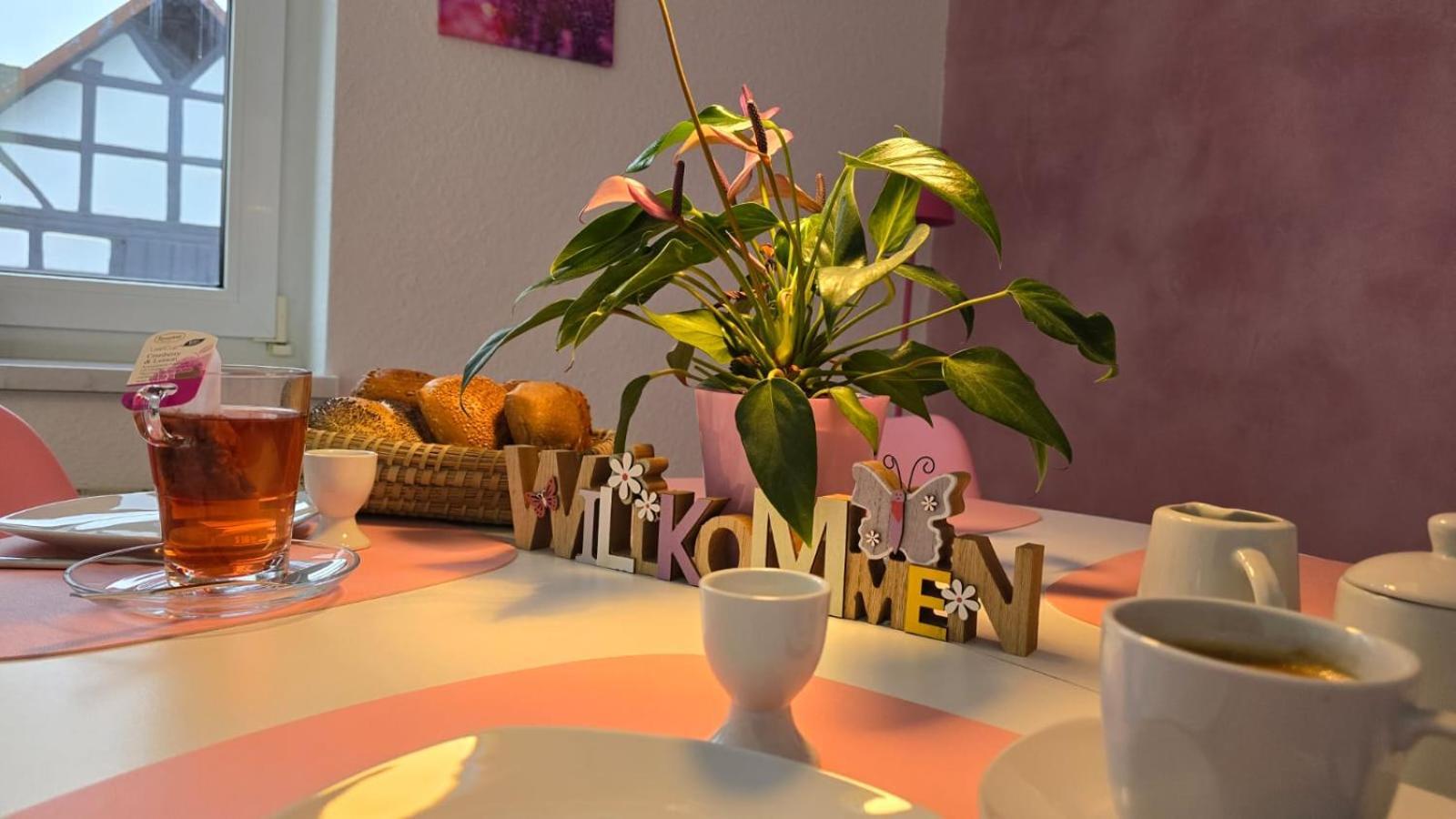 Happy Homes Pink - Up To 5 - Kueche - W-Lan - Netflix - Honig - Badewanne Nidda Bagian luar foto