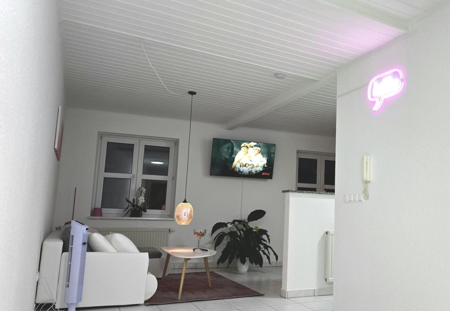 Happy Homes Pink - Up To 5 - Kueche - W-Lan - Netflix - Honig - Badewanne Nidda Bagian luar foto